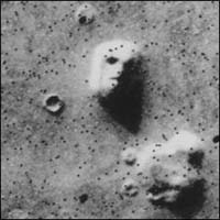 face-on-mars.jpg (8472 bytes)